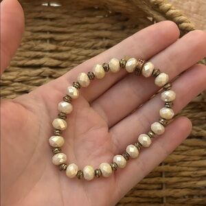 Chic Beaded Bracelet in Cream and Gold